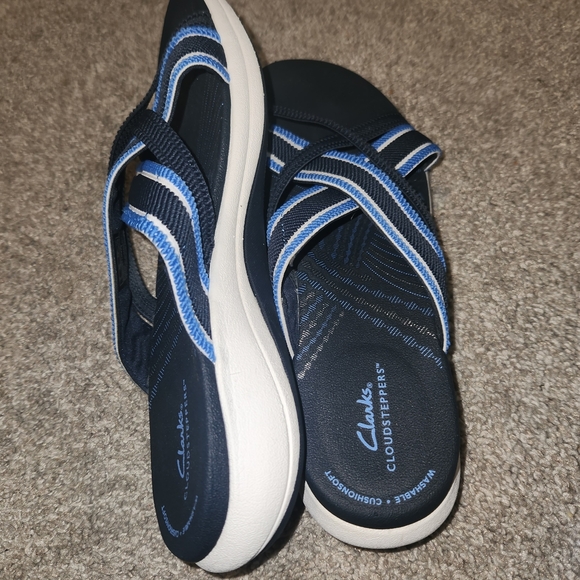 Clarks Cloudsteppers Blue and White Casual Sandals - Picture 2 of 5
